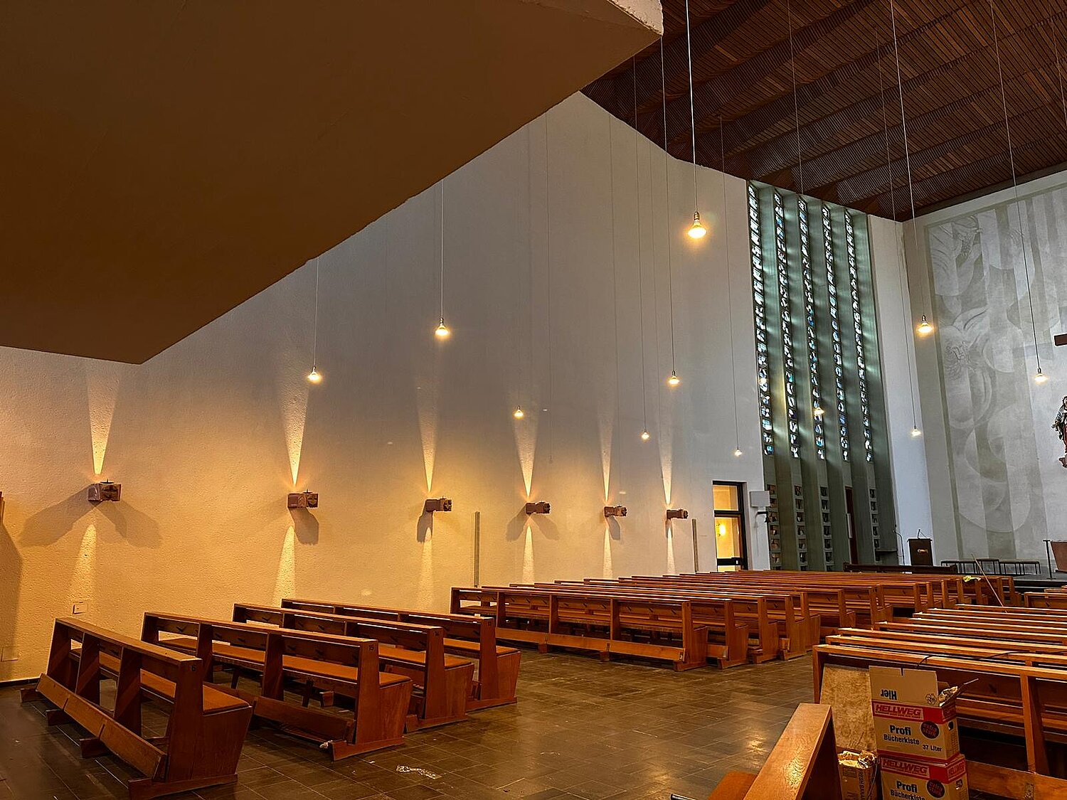 Der Innenraum der Kirche vor dem Umbau