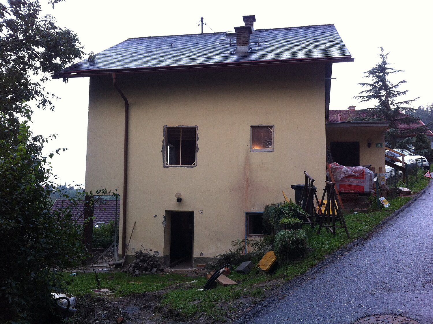 Außenansicht des Hauses vor dem Umbau Außenansicht des Hauses vor dem Umbau