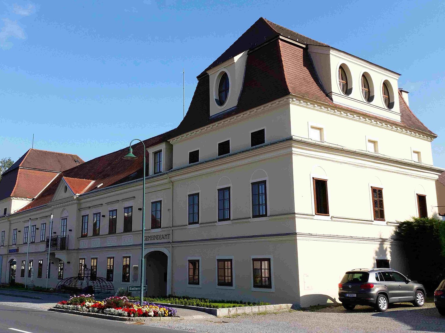 Außenansicht des Schlosses nachher