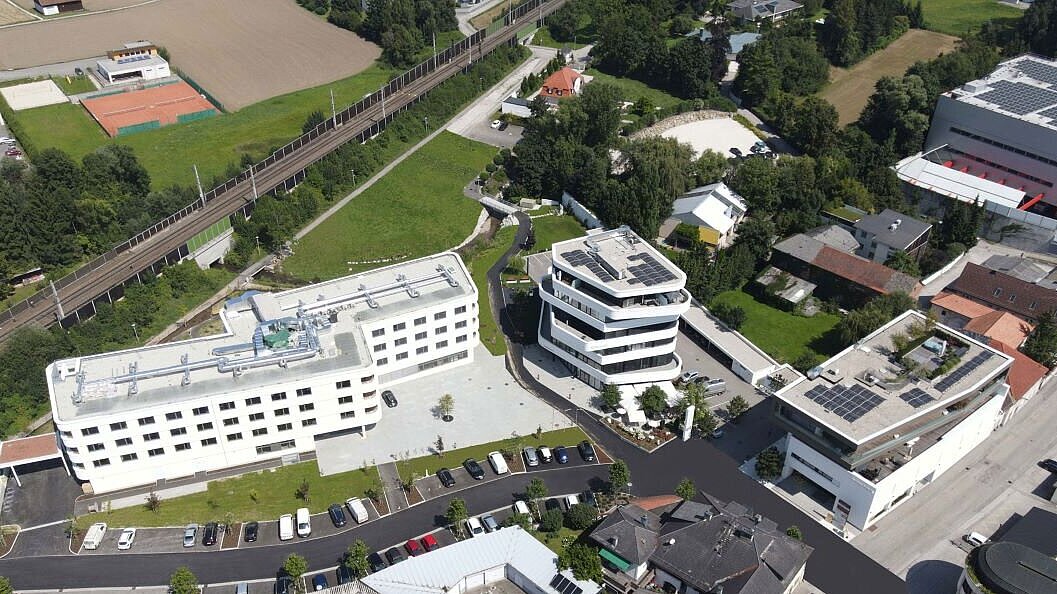 Foto vom Alten/Pflegeheim, Gesundheitszentrum mit Park