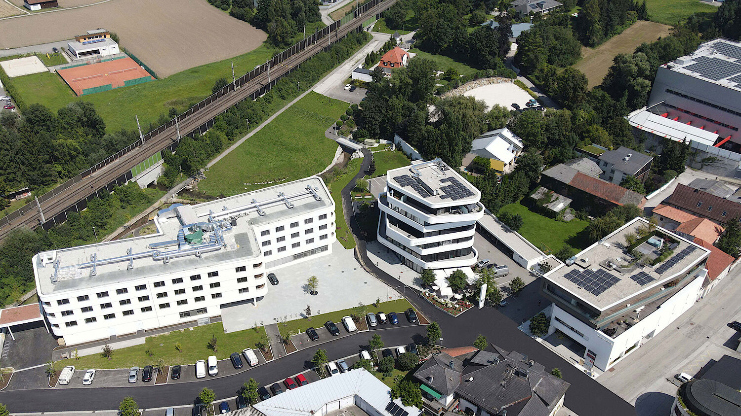 Foto vom Alten/Pflegeheim, Gesundheitszentrum mit Park