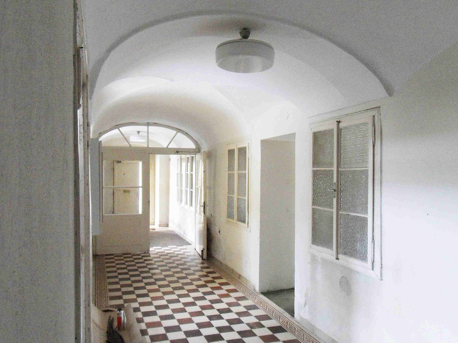 Der Innenraum des alten Schlosses