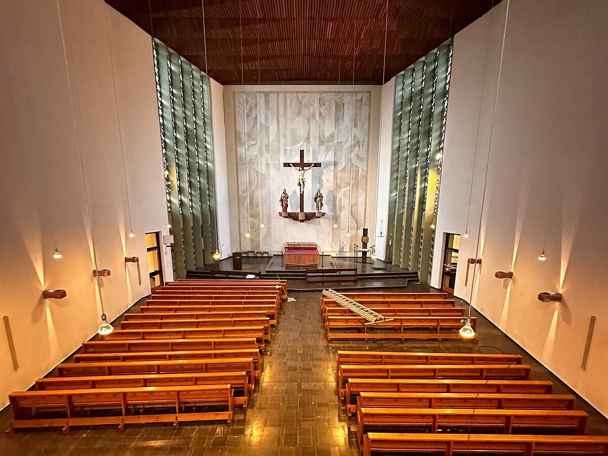 Der Innenraum der Kirche vor dem Umbau