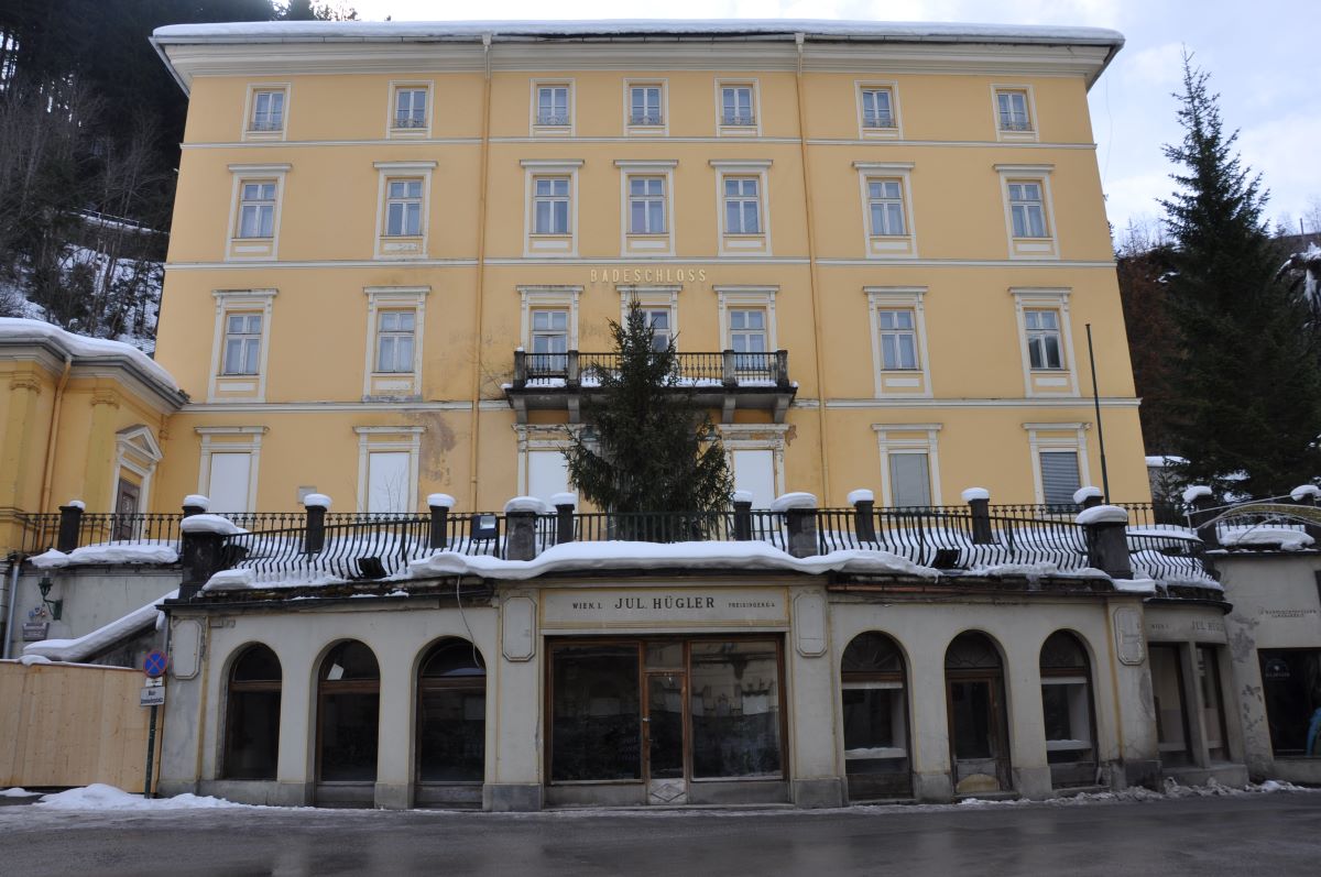 historische Außenansicht des Badeschlosses