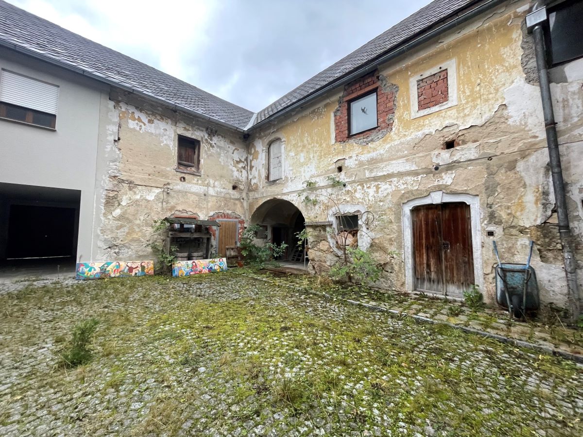 Der Innenhof vor dem Umbau