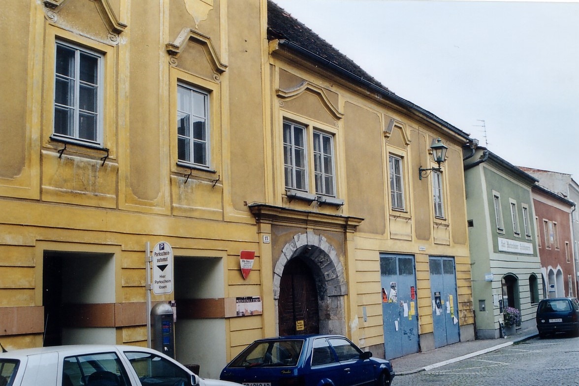 Außenansicht des Salzhofes vor der Sanierung
